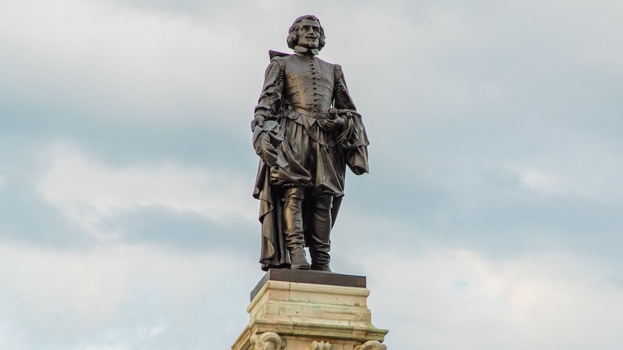 Samuel de Champlain Statue featuring a statue or sculpture