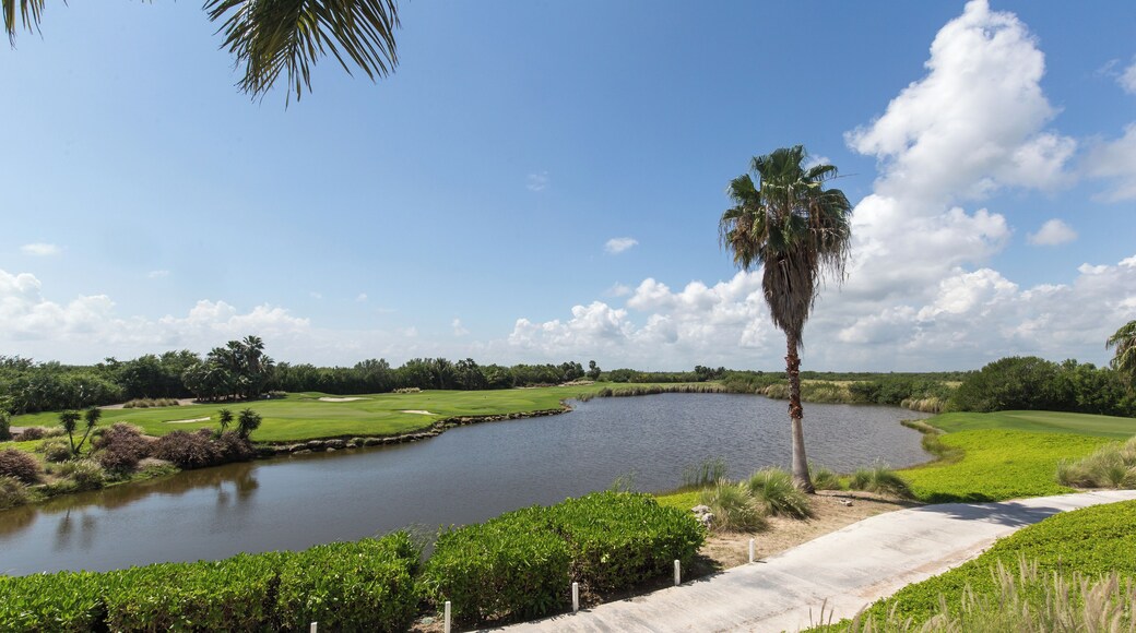 Riviera Cancún Golf Resort