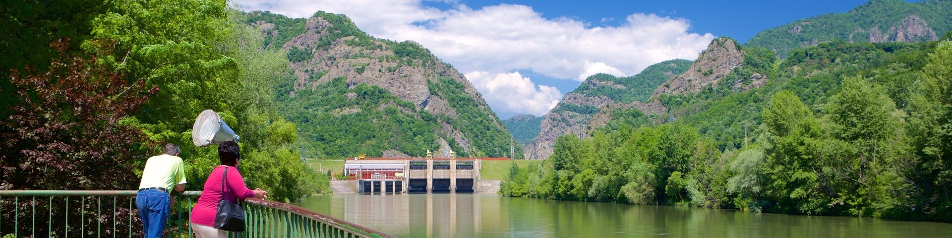 哥爾亞修道院 呈现出 景觀 和 河流或小溪