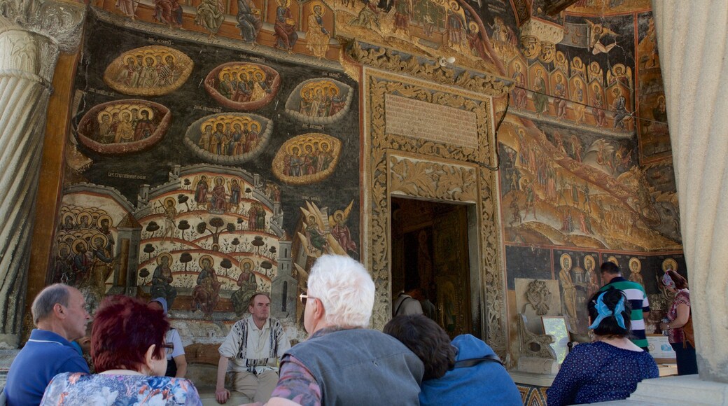 哥爾亞修道院 以及 一小群人