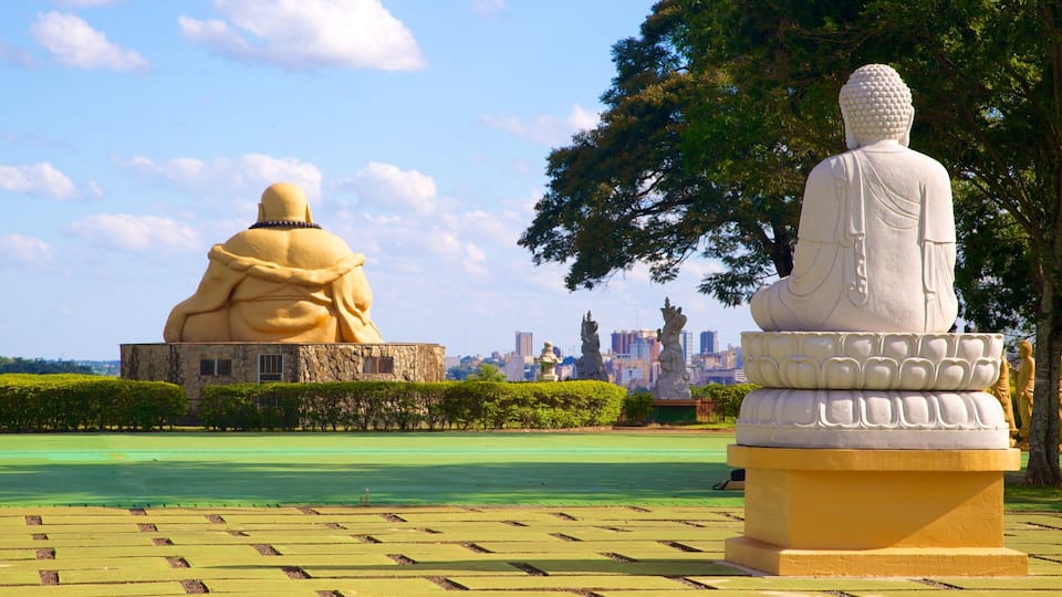 Buddhistischer Tempel welches beinhaltet Statue oder Skulptur, Tempel oder Andachtsstätte und religiöse Elemente