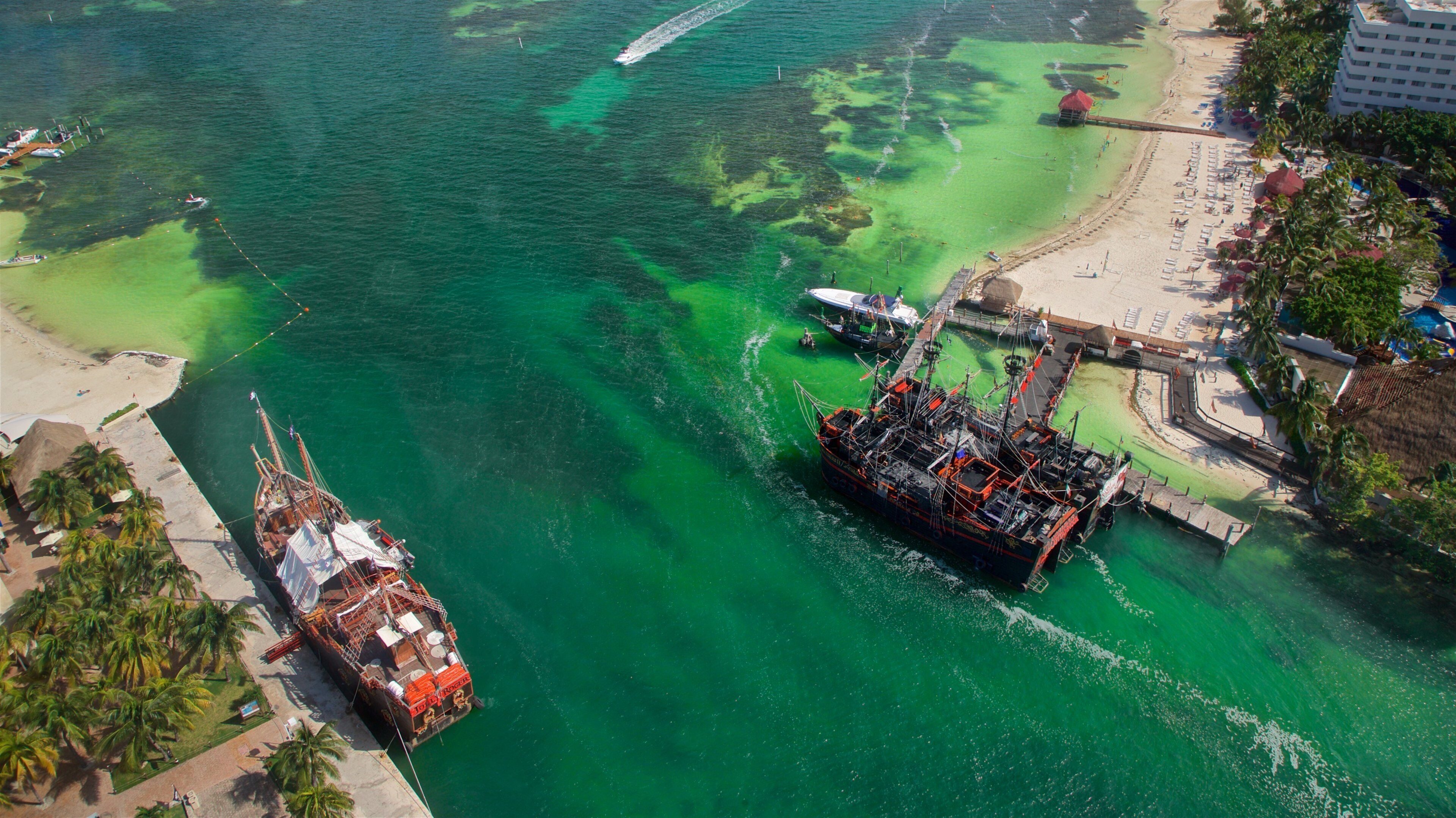 Escénica Tower which includes a river or creek and a bay or harbor