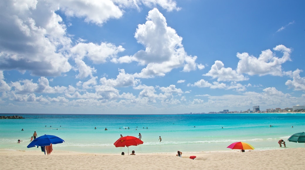 Praia Gaviota Azul caracterizando uma praia, paisagens litorâneas e natação