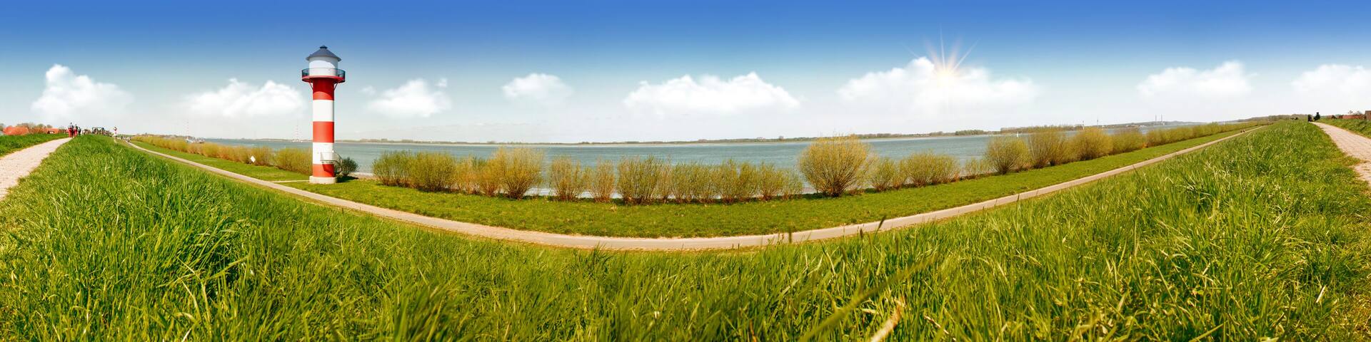 Leuchtturm an der Elbe - Panorama Altes Land.