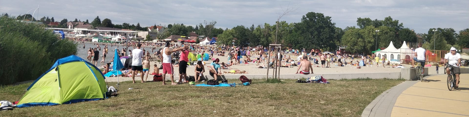 A crowded beach, worth avoiding