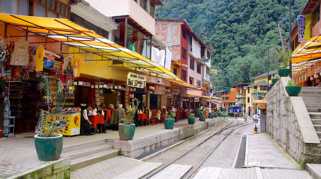 Cusco which includes cafe scenes and street scenes