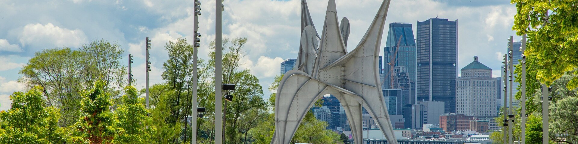 Parc Jean-Drapeau which includes a garden and outdoor art