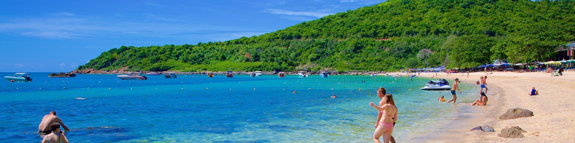 Nual Beach showing a sandy beach as well as a large group of people