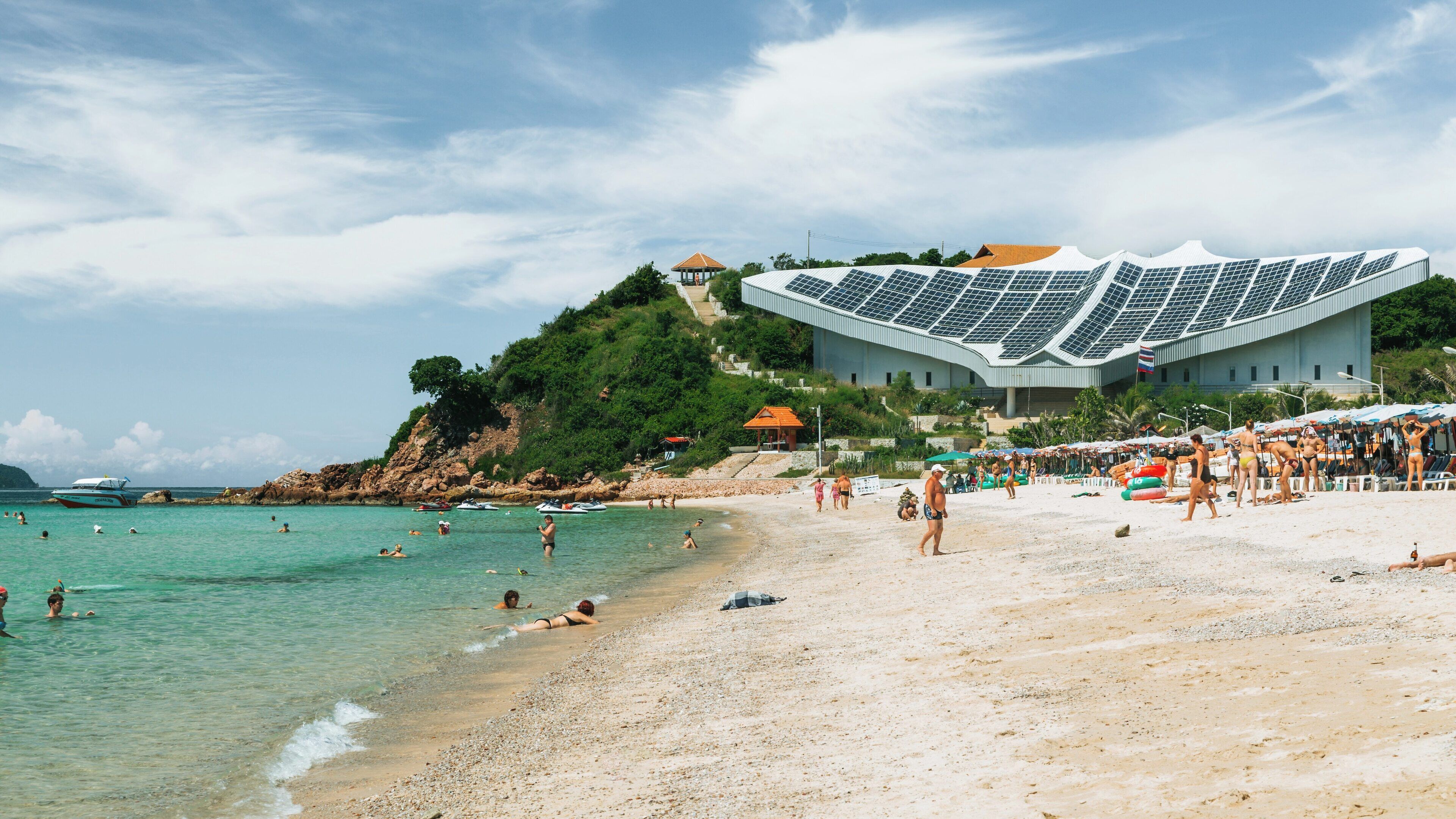 Exploring Samae Beach in Koh Lan, Chonburi Province, Thailand, with Clear Waters and Beautiful Scenery