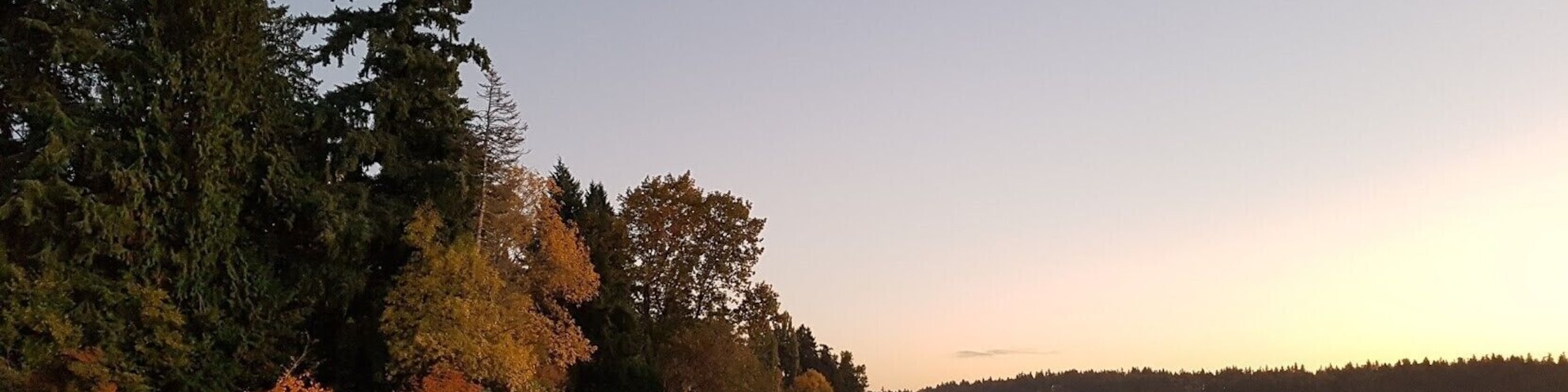 #LifeatExpedia
Autumn colours over Lake Washington caught right before sunset.