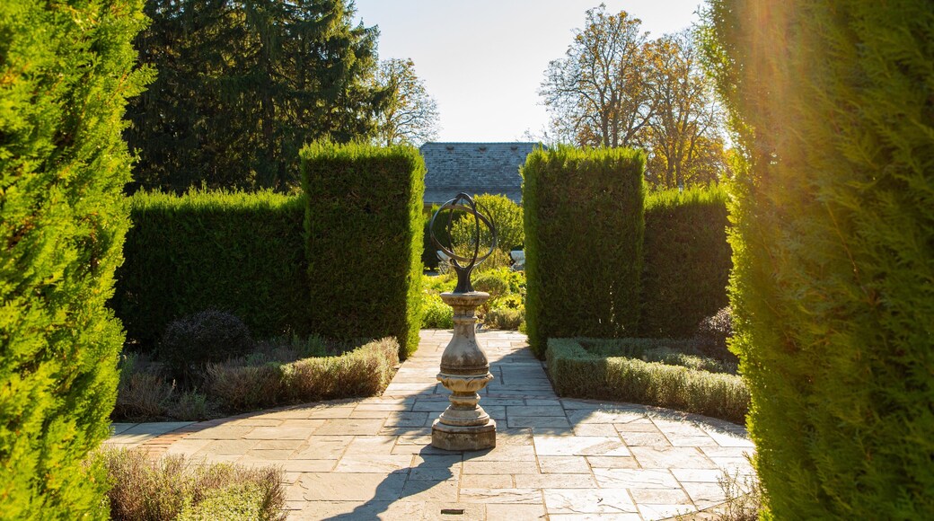 Niagara Parks Botanical Gardens which includes a garden and a sunset