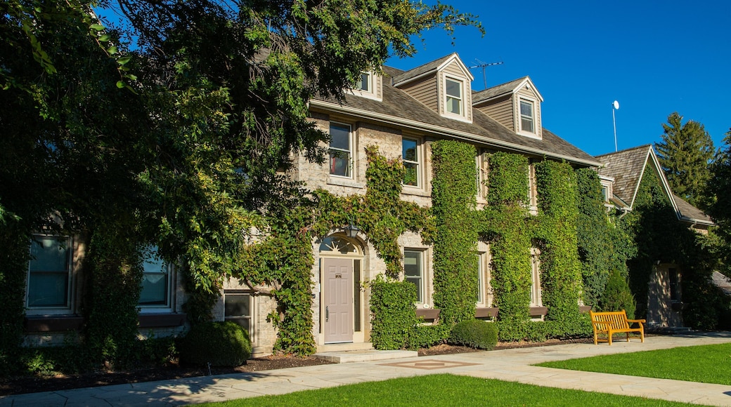 Niagara Parks Botanical Gardens featuring heritage elements and a house