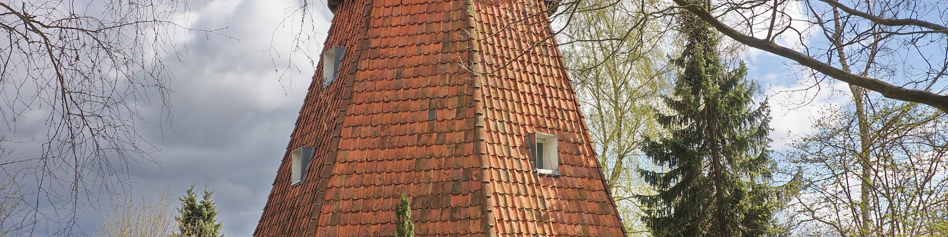 HollĂ€nderwindmĂŒhle von 1853 in Mellendorf (Wedemark), Niedersachsen, Deutschland