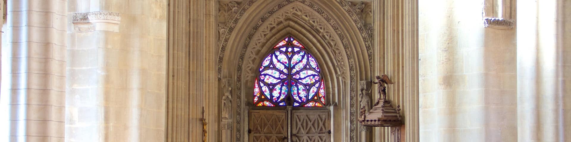 Saint-Vulfran Cathedral showing heritage elements, a church or cathedral and interior views