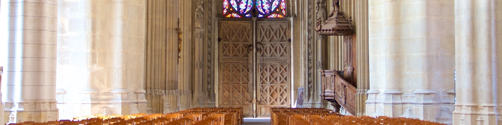 Saint-Vulfran Cathedral showing heritage elements, a church or cathedral and interior views
