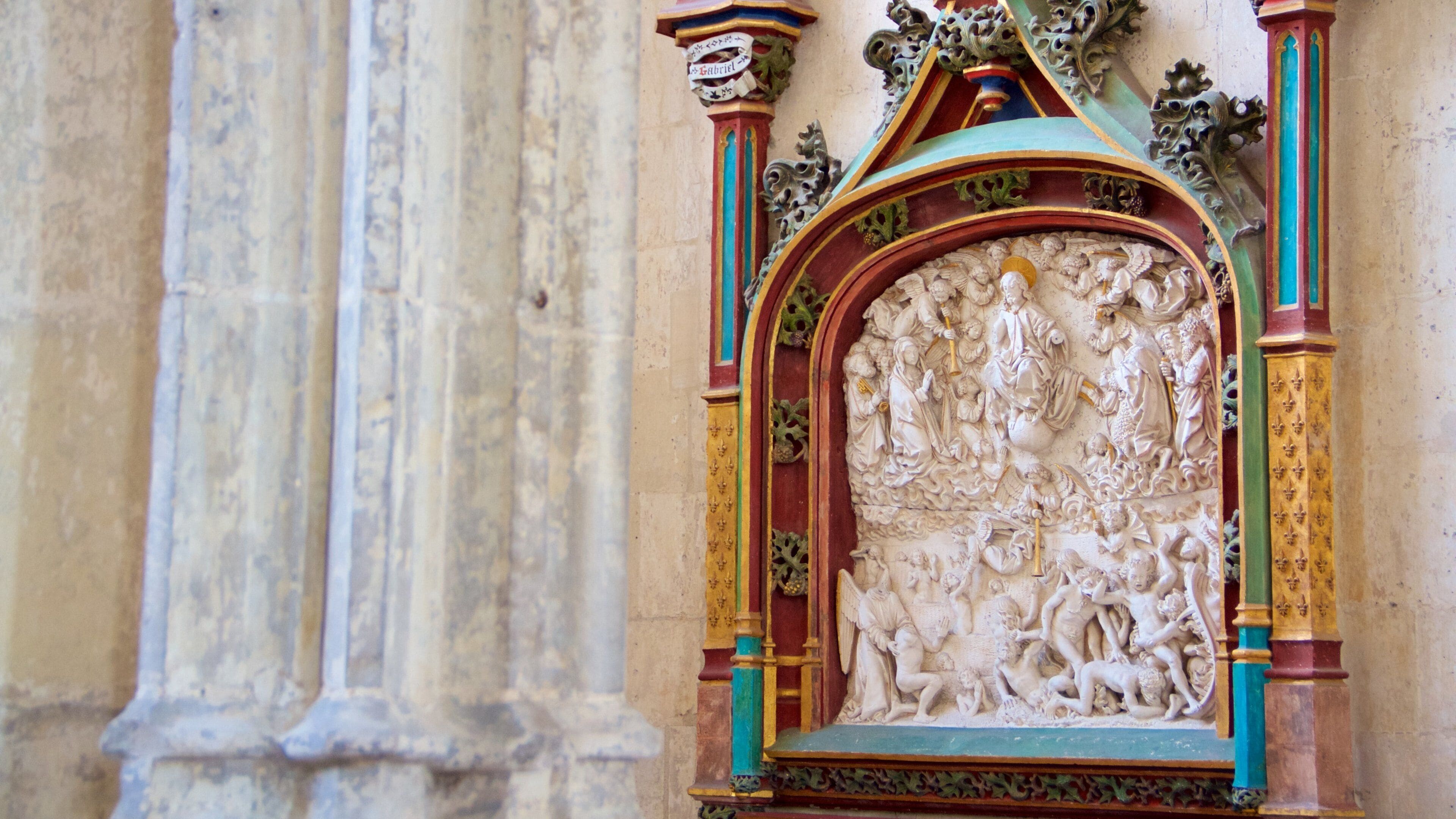 วิหาร Saint-Vulfran เนื้อเรื่องที่ มรดกทางสถาปัตยกรรม, โบสถ์หรือวิหาร และ มรดกวัฒนธรรม