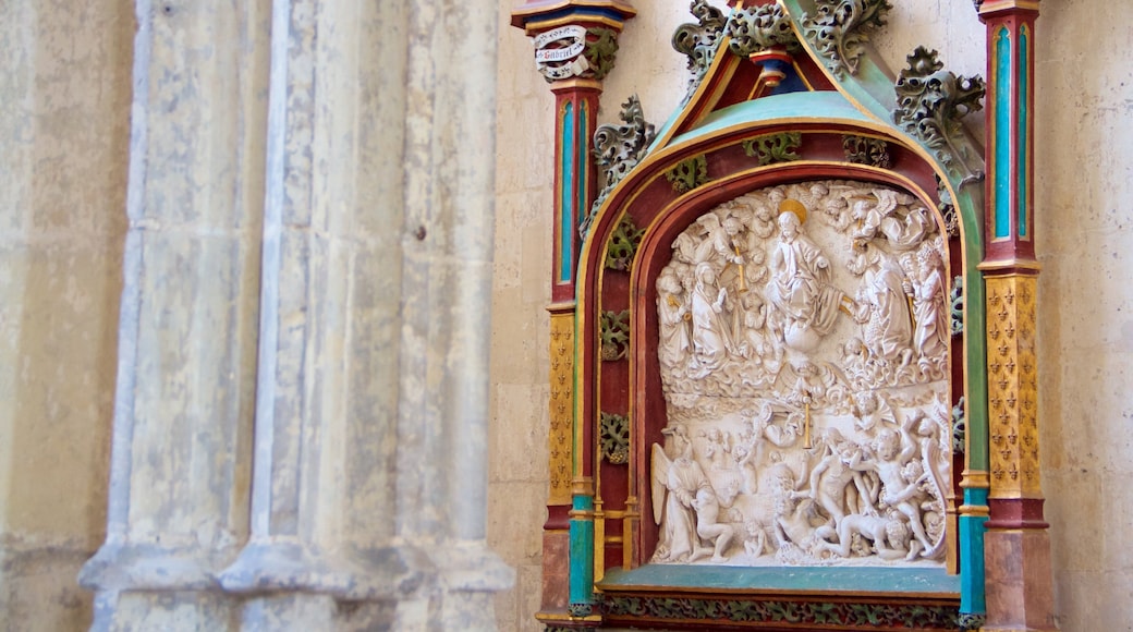 วิหาร Saint-Vulfran เนื้อเรื่องที่ มรดกทางสถาปัตยกรรม, โบสถ์หรือวิหาร และ มรดกวัฒนธรรม