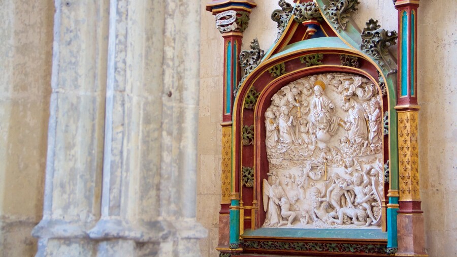 Catedral de Saint-Vulfran mostrando elementos del patrimonio, patrimonio de arquitectura y una iglesia o catedral