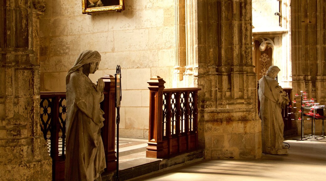 วิหาร Saint-Vulfran ซึ่งรวมถึง มรดกทางสถาปัตยกรรม, มรดกวัฒนธรรม และ โบสถ์หรือวิหาร