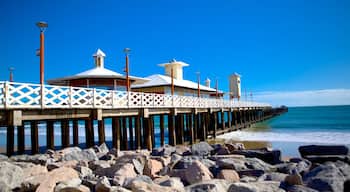 Ponte dos Ingleses featuring rugged coastline