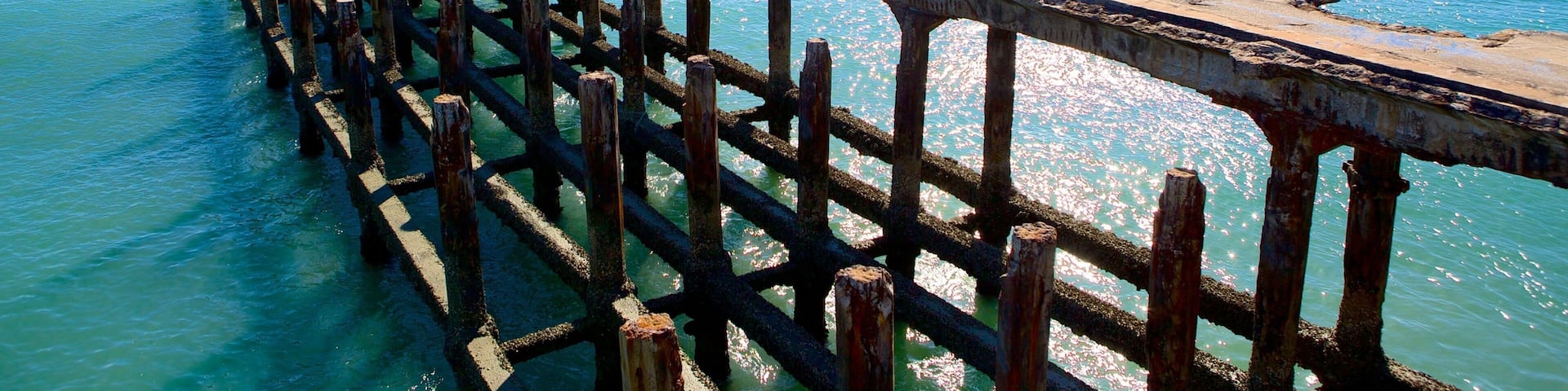 Ponte dos Ingleses showing general coastal views