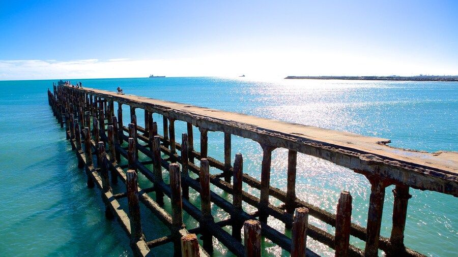 Ponte dos Ingleses qui includes vues littorales