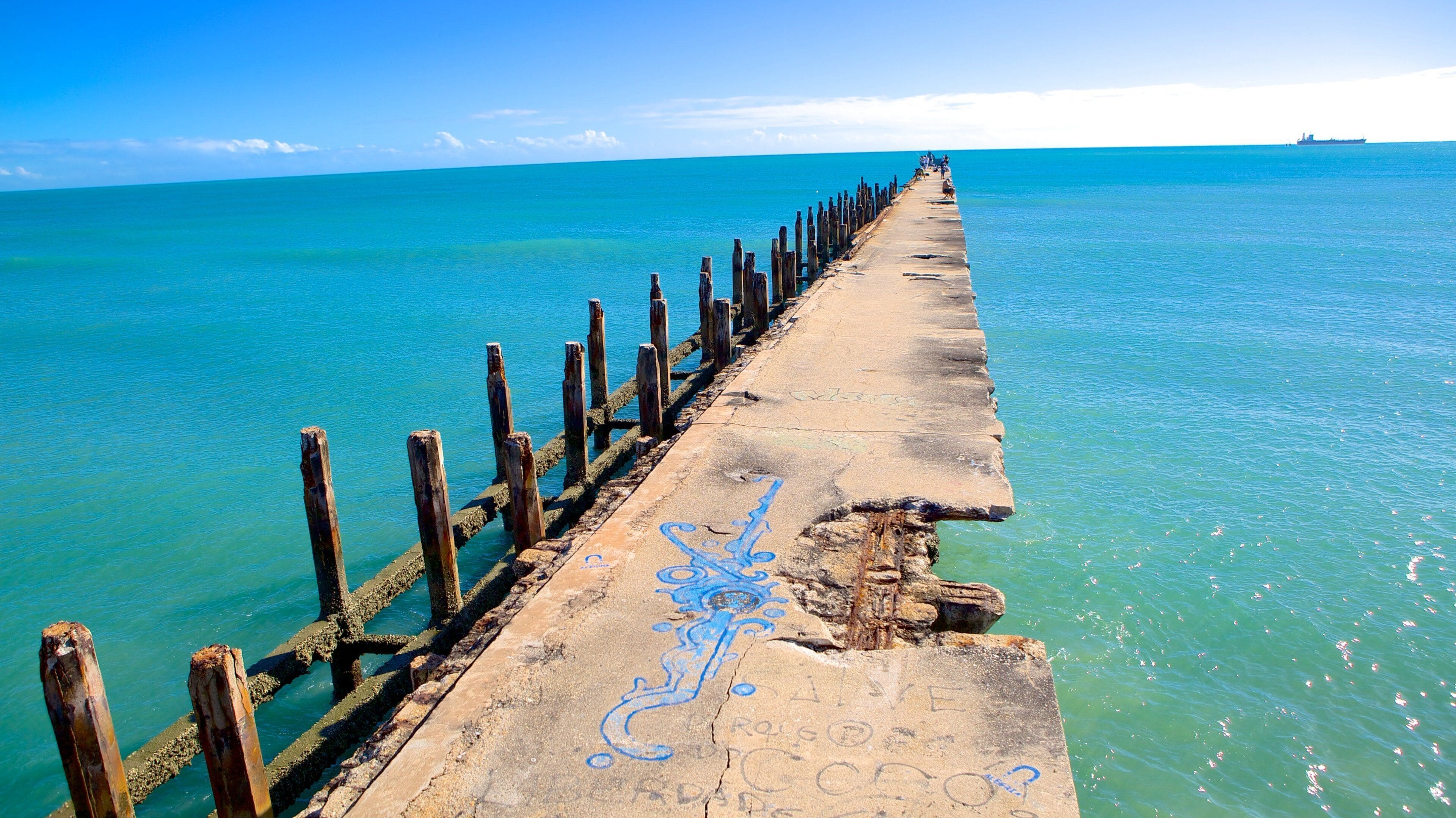 Ponte dos Ingleses featuring general coastal views
