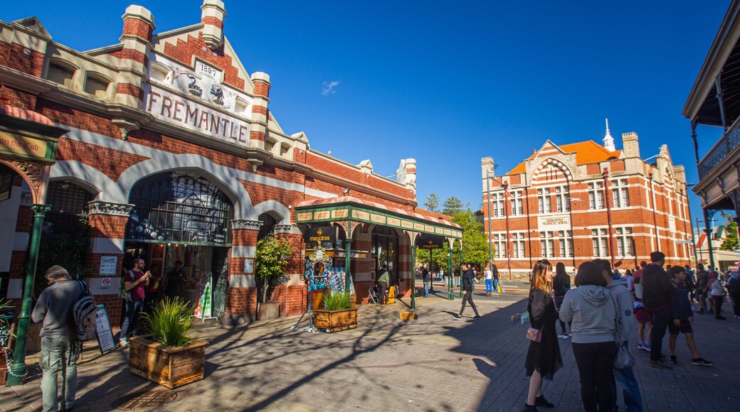 Fremantle Markets which includes heritage architecture and street scenes