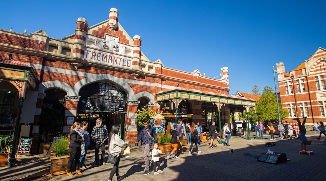 Fremantle Markets which includes heritage architecture and street scenes