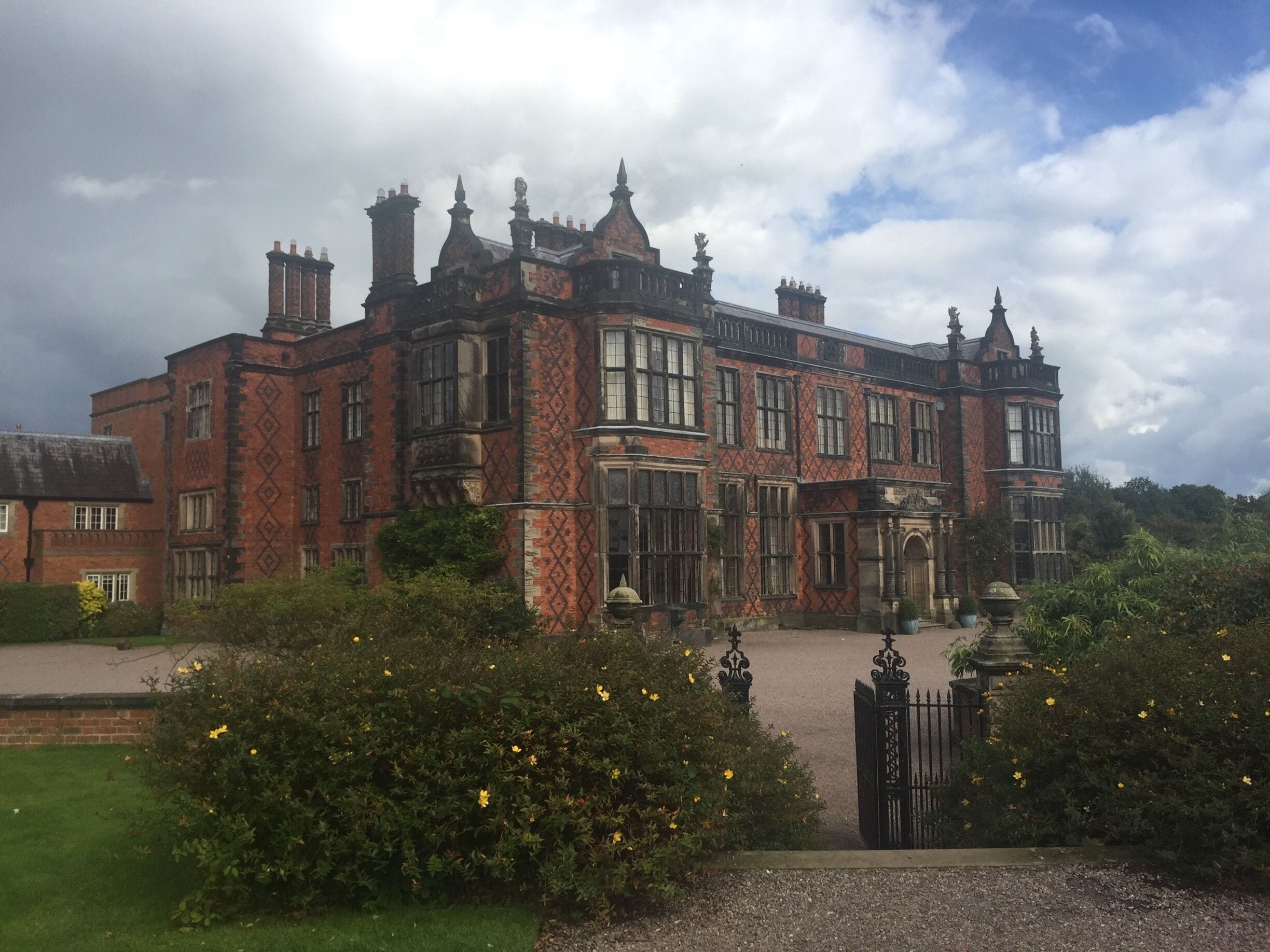 Fabulous Manor House and Gardens in Cheshire!