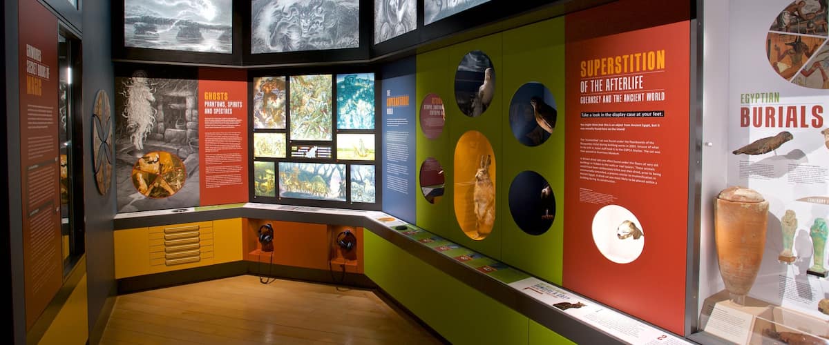 Museo y Galería de Arte de Guernsey que incluye vistas interiores