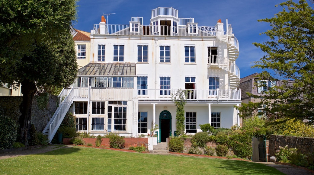 Hauteville House showing a house