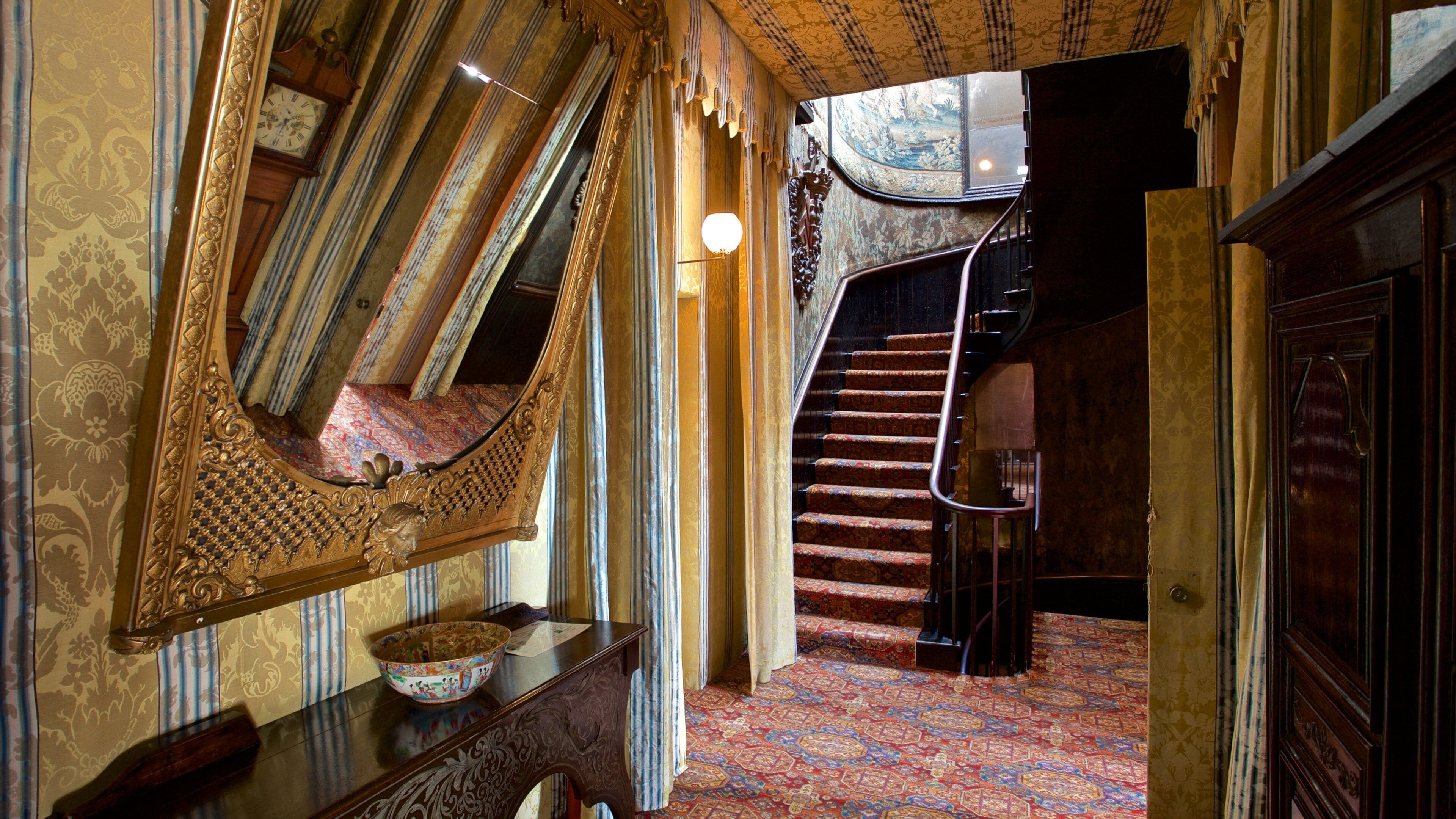 Hauteville House featuring a house, interior views and heritage elements