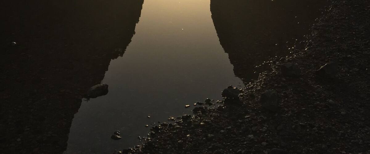 Through a tunnel walkway in the rock you must travel to find this beautiful hidden beach for the perfect Mallorca sunset x