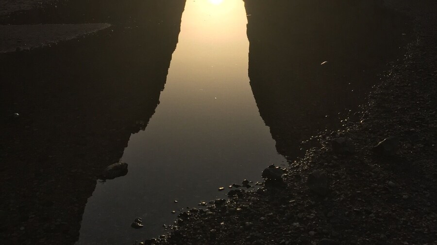 Through a tunnel walkway in the rock you must travel to find this beautiful hidden beach for the perfect Mallorca sunset x