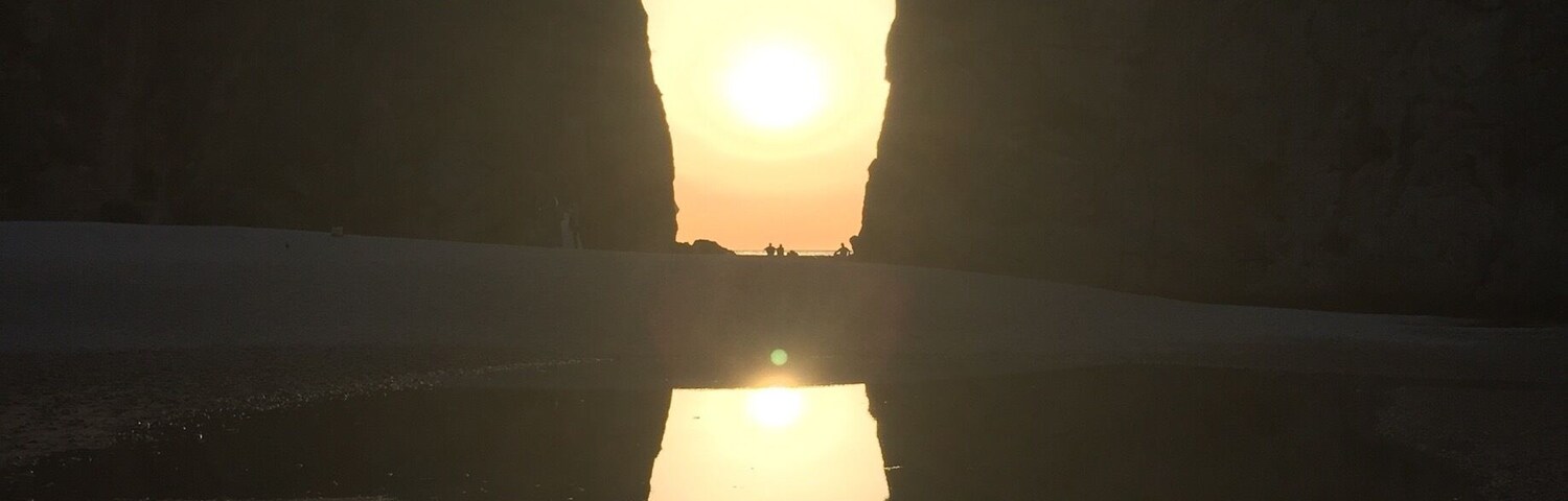 Through a tunnel walkway in the rock you must travel to find this beautiful hidden beach for the perfect Mallorca sunset x