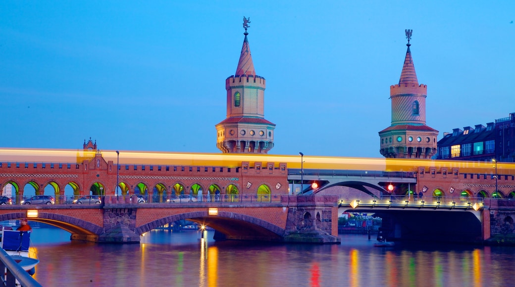 Oberbaum Bridge showing a bridge and a river or creek