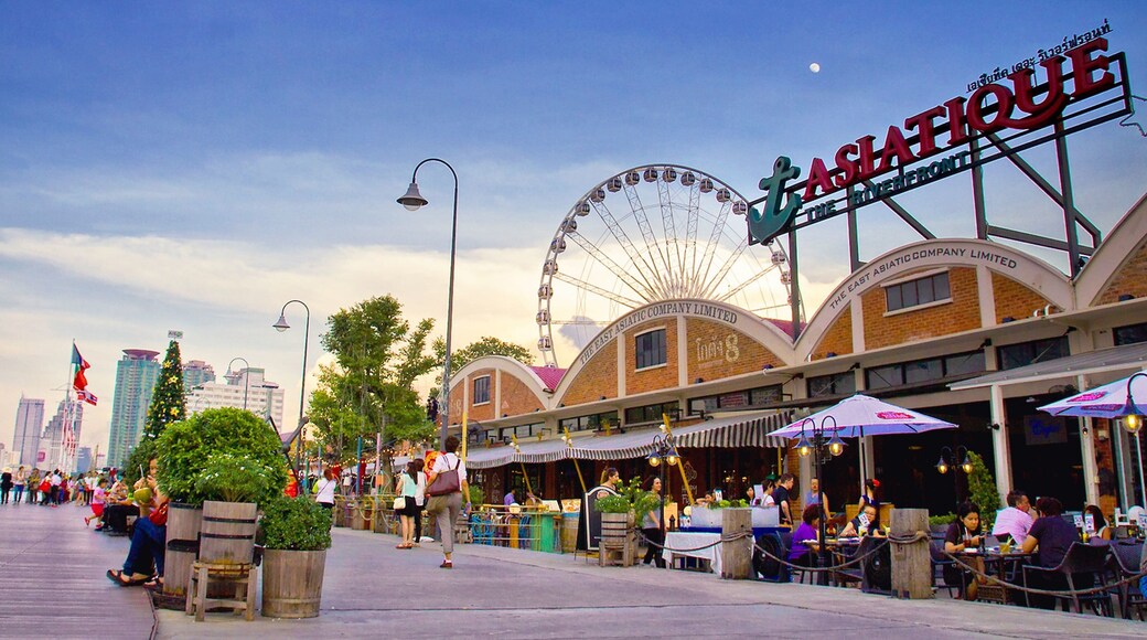 Asiatique The Riverfront