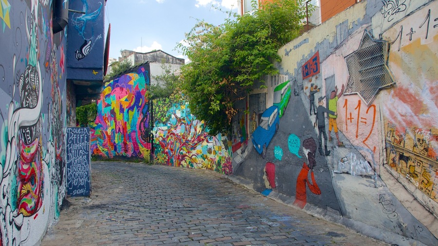Vila Madalena which includes outdoor art