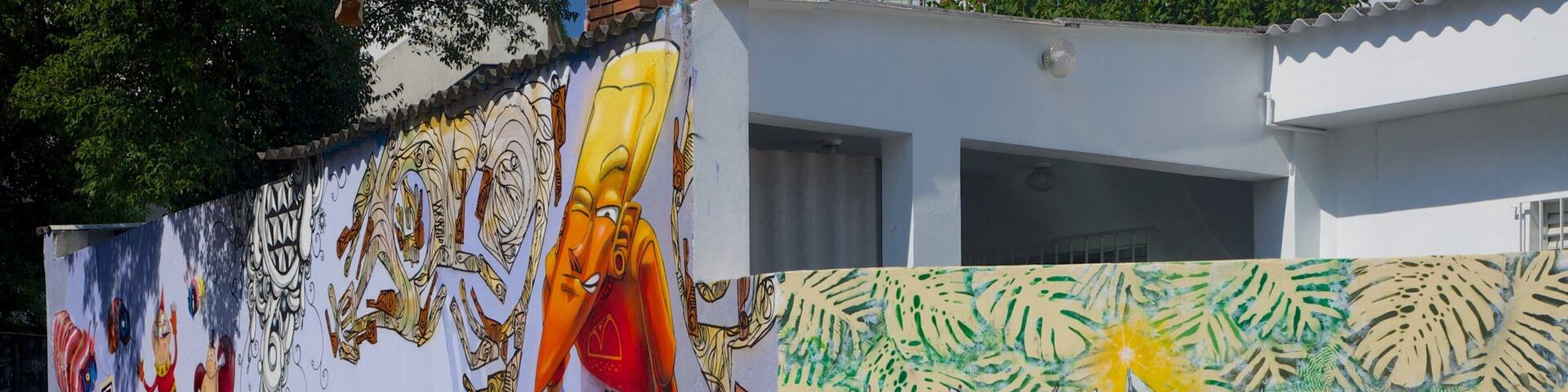 Vila Madalena which includes outdoor art