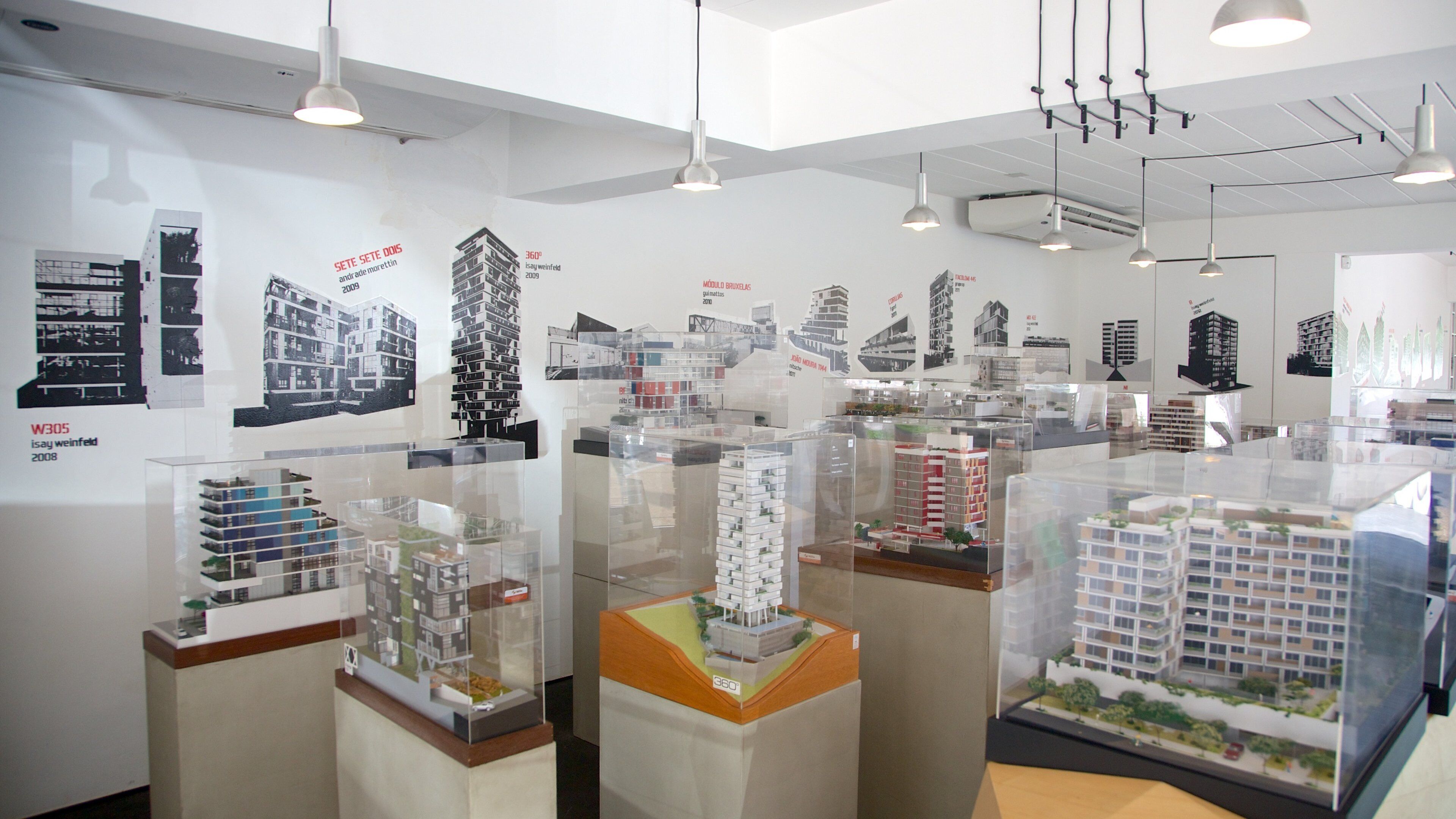 Vila Madalena showing interior views