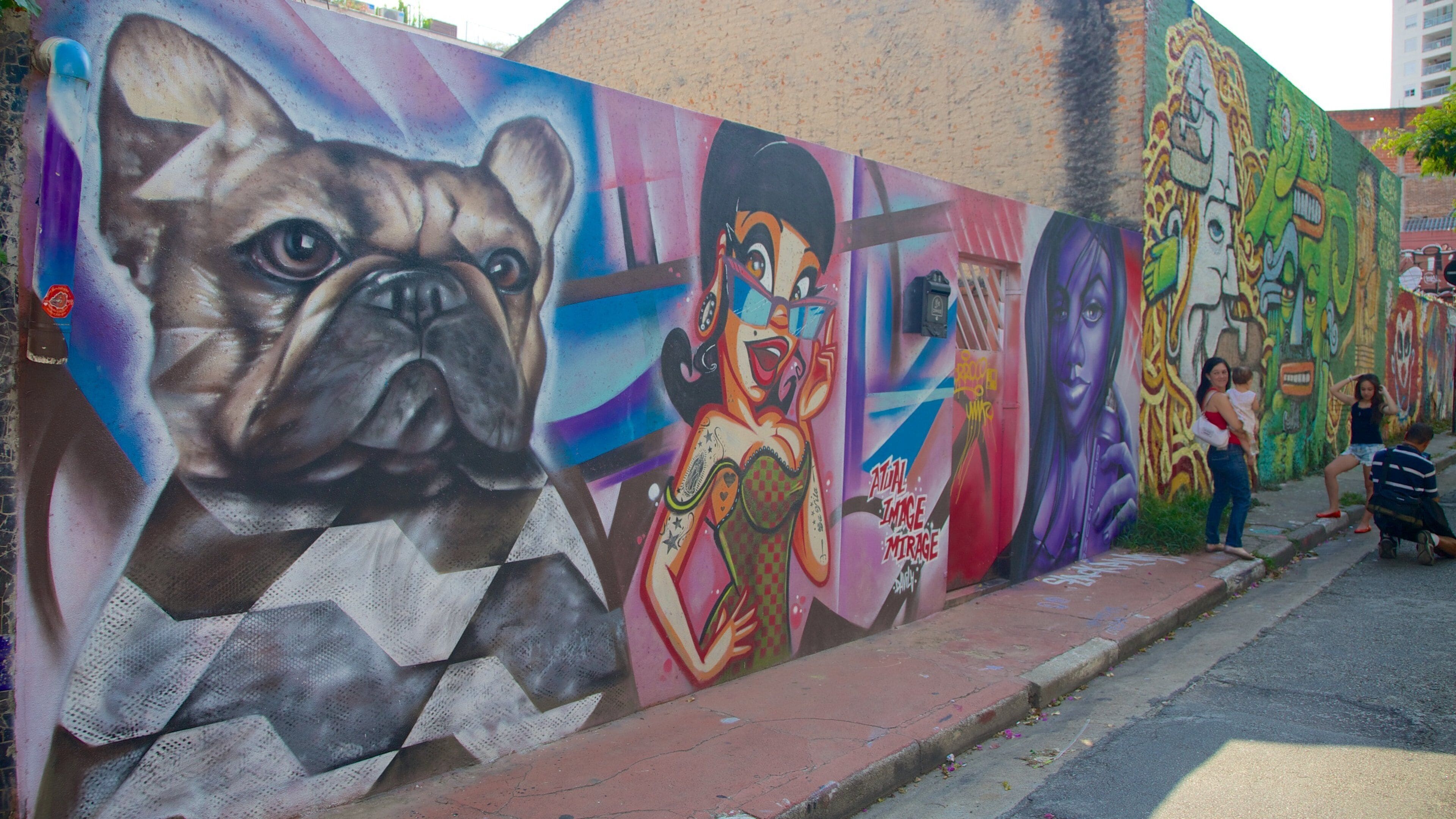 Vila Madalena which includes outdoor art