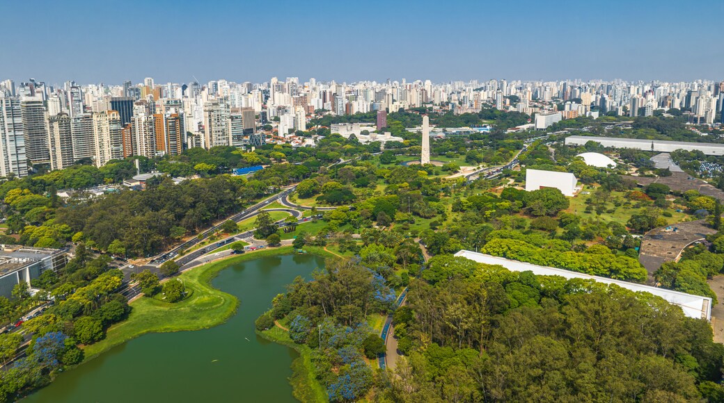 Vista aérea dos bairros Jardim Paulista, Vila Olímpia e Vila Mariana. Nos arredores do Parque Ibirapuera. São Paulo, SP.