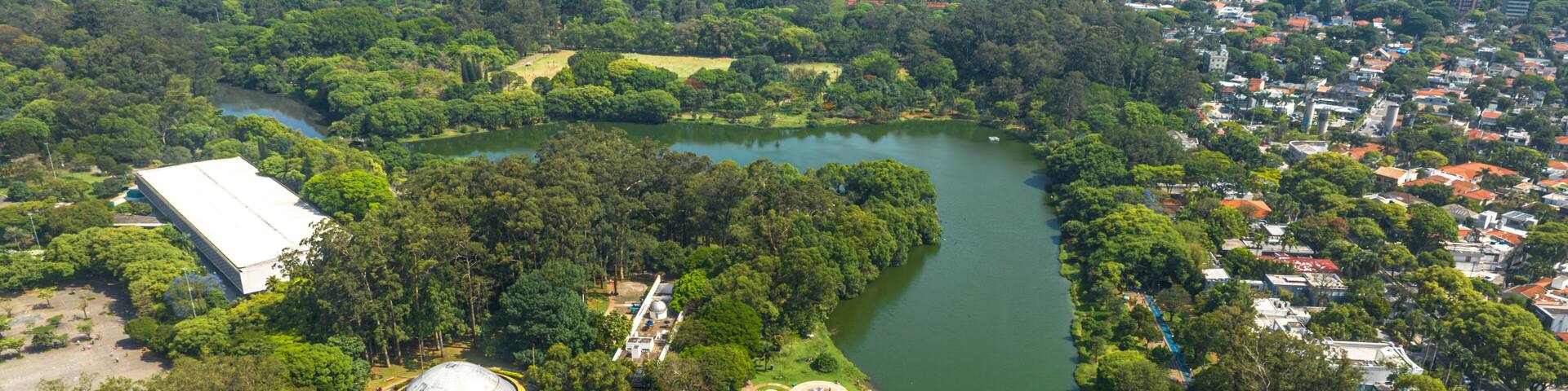 Vista aérea dos bairros Jardim Paulista, Vila Olímpia e Vila Mariana. Nos arredores do Parque Ibirapuera. São Paulo, SP.