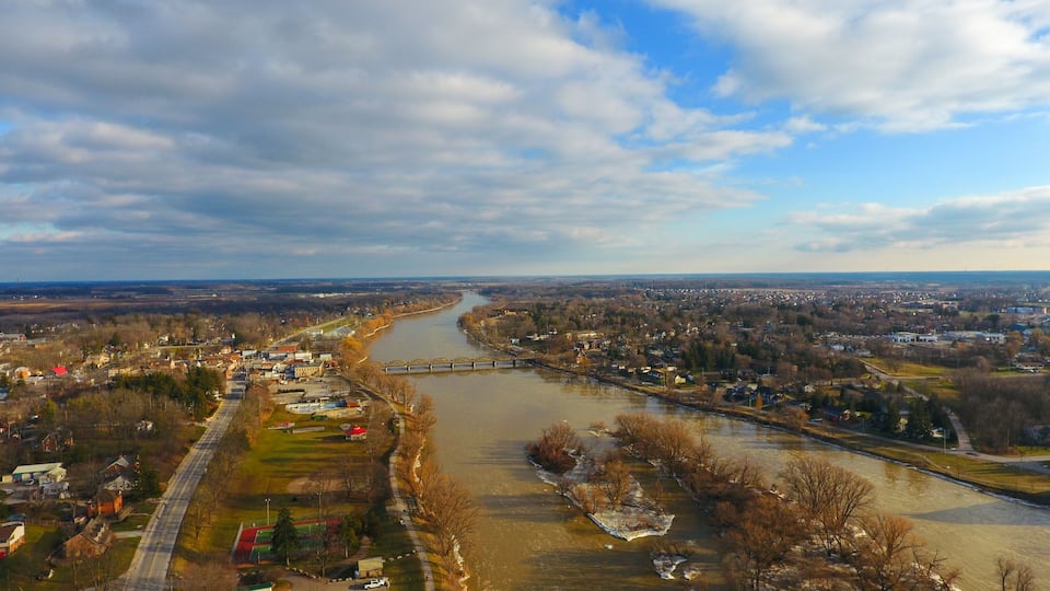 Aerial view of the Grand RIver in January's cold weather, with ice chunks flowing down the Grand River dam in Caledonia, Ontario.