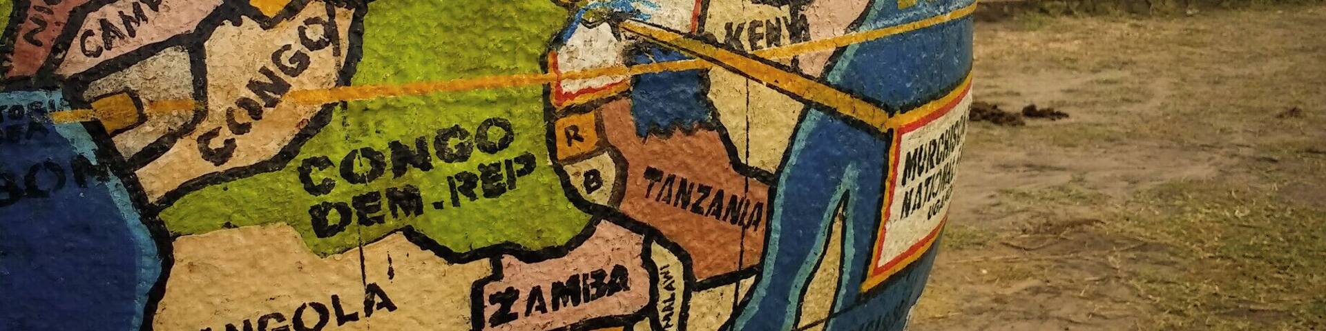 Right across the Nile, there's the sister-camp of the accommodation in Kampala.
Our highlights? Having dinner with the resident warthogs, hearing a baby hippo graze close to our tent, crossing the mighty river.
#waterlust
P.S. Go for that take-away breakfast! ;)
P.S. How to self-safari through Murchison Falls, Uganda (link in Romanian)--
https://bit.ly/2JqvbS9