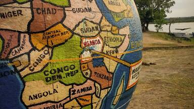 Right across the Nile, there's the sister-camp of the accommodation in Kampala.
Our highlights? Having dinner with the resident warthogs, hearing a baby hippo graze close to our tent, crossing the mighty river.
#waterlust
P.S. Go for that take-away breakfast! ;)
P.S. How to self-safari through Murchison Falls, Uganda (link in Romanian)--
https://bit.ly/2JqvbS9