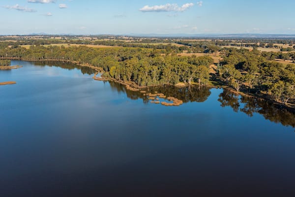 Moodemere Nature Conservation Reserve which includes tranquil scenes, landscape views and a lake or waterhole