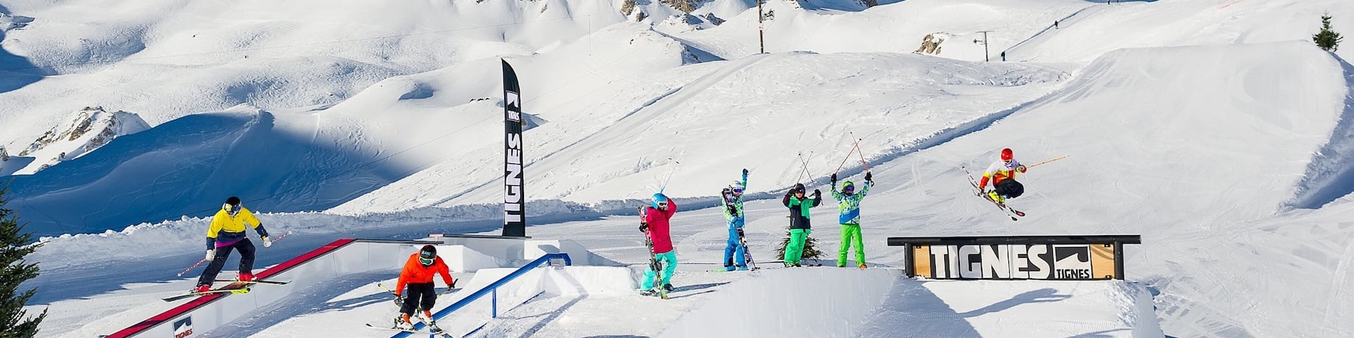 Alpes du Nord showing mountains, snow and snow skiing