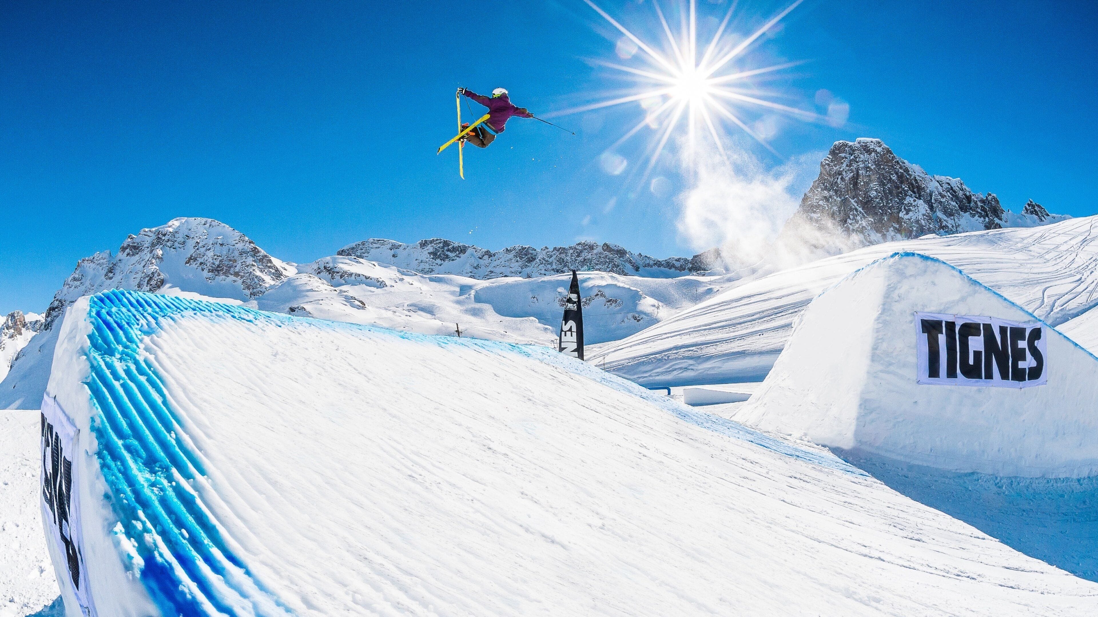 Alpes du Nord featuring snow and snow skiing
